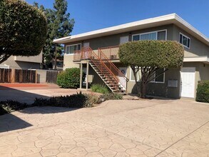 1100-1108 E Lexington Ave in El Cajon, CA - Foto de edificio - Building Photo