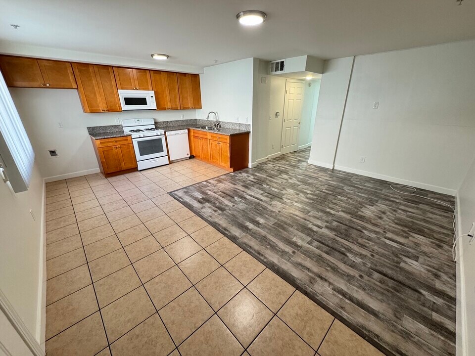 6842 Morella Ave, Unit 6 in North Hollywood, CA - Building Photo