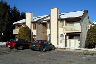 Pine Hollow Commons in Chester, NY - Foto de edificio - Building Photo