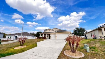 1922 Bell Crk Lp in Fruitland Park, FL - Building Photo