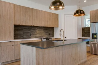 400 N Denver St in Dallas, TX - Foto de edificio - Building Photo