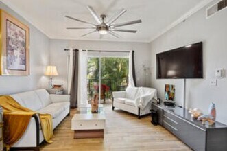 2204 Tuscany Way, Unit 2204 in Boynton Beach, FL - Foto de edificio - Building Photo