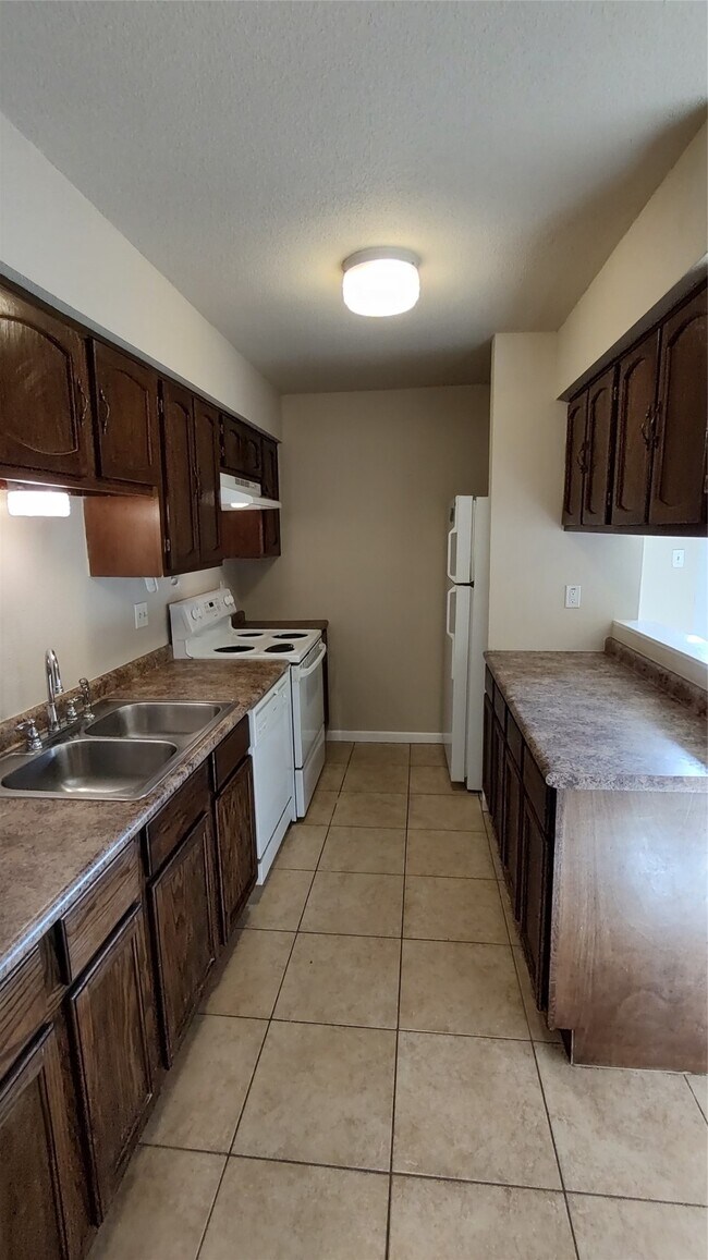 property at 4513 1/2 Bernardo De Galvez Ave