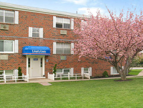 Lion's Gate Apartments in State College, PA - Foto de edificio - Building Photo