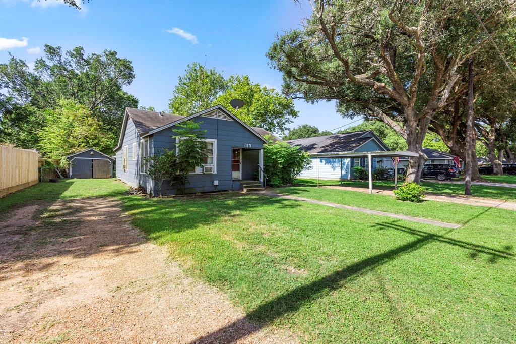 315 Jones St in Columbus, TX - Building Photo
