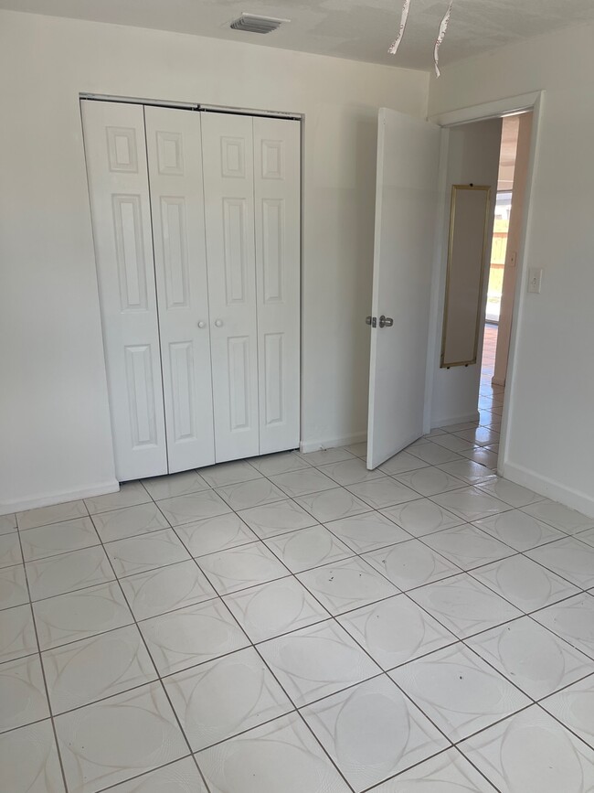 4915 Weymouth St, Unit Raquel