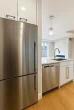 242 Elizabeth St in New York, NY - Foto de edificio - Building Photo