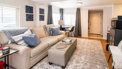 11291 E Shore Dr in Whitmore Lake, MI - Building Photo - Building Photo