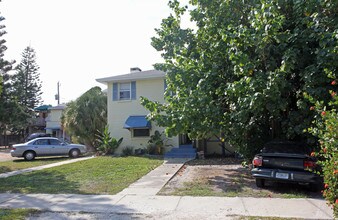 84 AVENIDA VENECCIA in Sarasota, FL - Building Photo - Building Photo