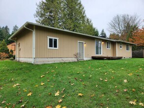 2897 Fircrest Dr SE in Port Orchard, WA - Building Photo - Building Photo