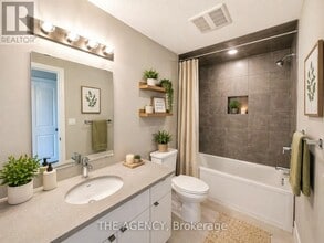 70 Thatcher Dr in Guelph, ON - Building Photo - Building Photo