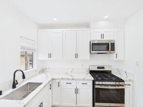 1533 E 3rd St in Long Beach, CA - Building Photo - Building Photo