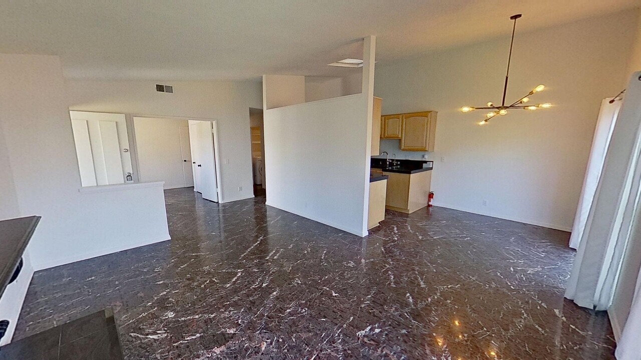 451 Cannon Green Dr in Goleta, CA - Building Photo