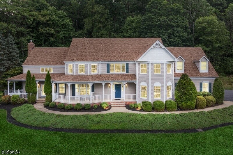 21 Country Pl in Lebanon, NJ - Building Photo