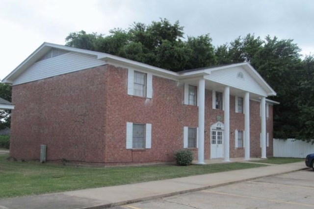 White Columns Apartments in Natchitoches, LA - Foto de edificio - Building Photo