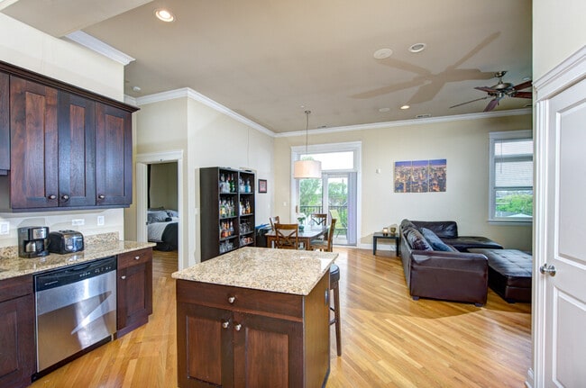 2730 N Ashland Ave in Chicago, IL - Building Photo - Building Photo