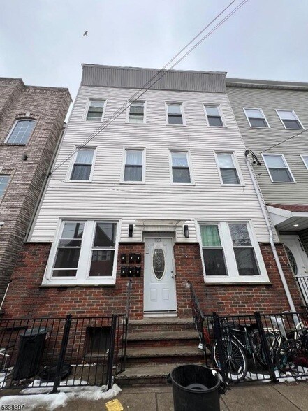 107 Magazine St in Newark, NJ - Building Photo