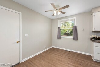 146 Mohawk Dr in Carol Stream, IL - Building Photo - Building Photo