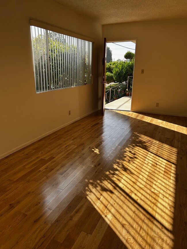 1756 Brockton Ave in Los Angeles, CA - Building Photo - Building Photo