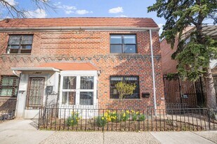 7013 35th Rd in Queens, NY - Building Photo