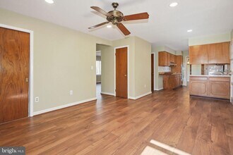 10624 Marbury Rd in Oakton, VA - Building Photo - Building Photo
