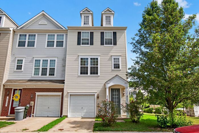 43527 Wild Iris St in California, MD - Building Photo