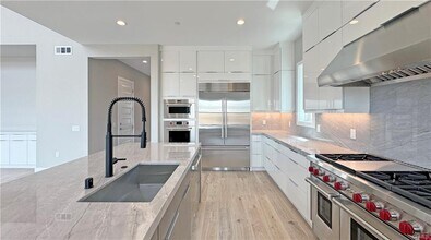 217 Stage in Irvine, CA - Building Photo - Building Photo