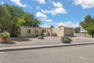 7416 Patricia Dr NE in Albuquerque, NM - Building Photo