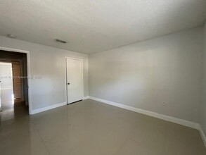 2201 SW 80th Ter in Miramar, FL - Building Photo - Building Photo