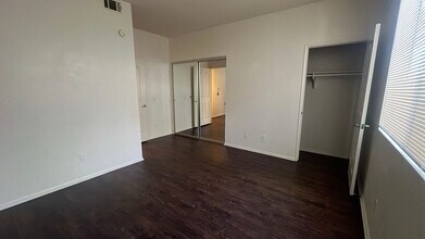2803 W Ave K 12 in Lancaster, CA - Building Photo - Building Photo