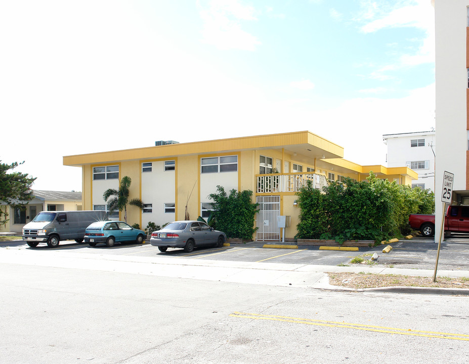 Hollywood Circle Multifamily in Hollywood, FL - Building Photo