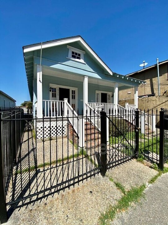 1926 Burdette St in New Orleans, LA - Building Photo