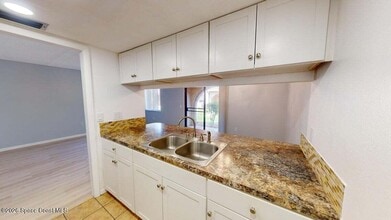 126 San Paulo Cir in West Melbourne, FL - Building Photo - Building Photo