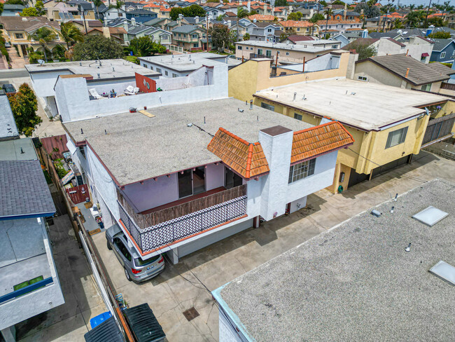 2007 Pullman Ln, Unit 2 in Redondo Beach, CA - Building Photo - Building Photo