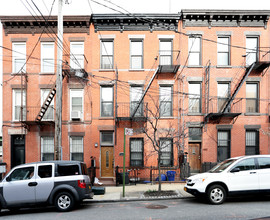 662 Henry St in Brooklyn, NY - Foto de edificio - Building Photo