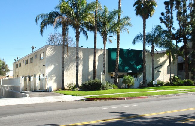 Cahuenga Palms in North Hollywood, CA - Building Photo - Building Photo