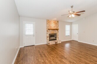 1977 Apopka Dr in Middleburg, FL - Building Photo - Building Photo