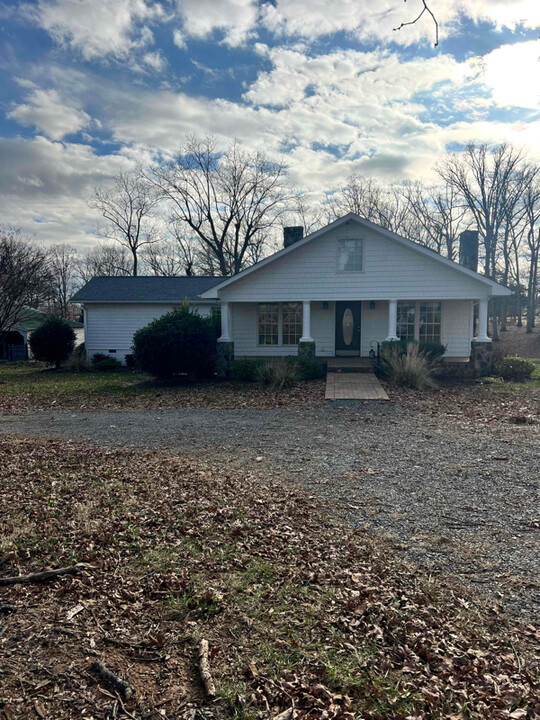 28338 Hatley Farm Rd in Albemarle, NC - Building Photo