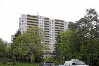 Buckingham House in Toronto, ON - Building Photo - Building Photo