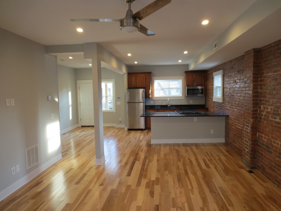 4415 Franklin Blvd, Unit B in Cleveland, OH - Building Photo