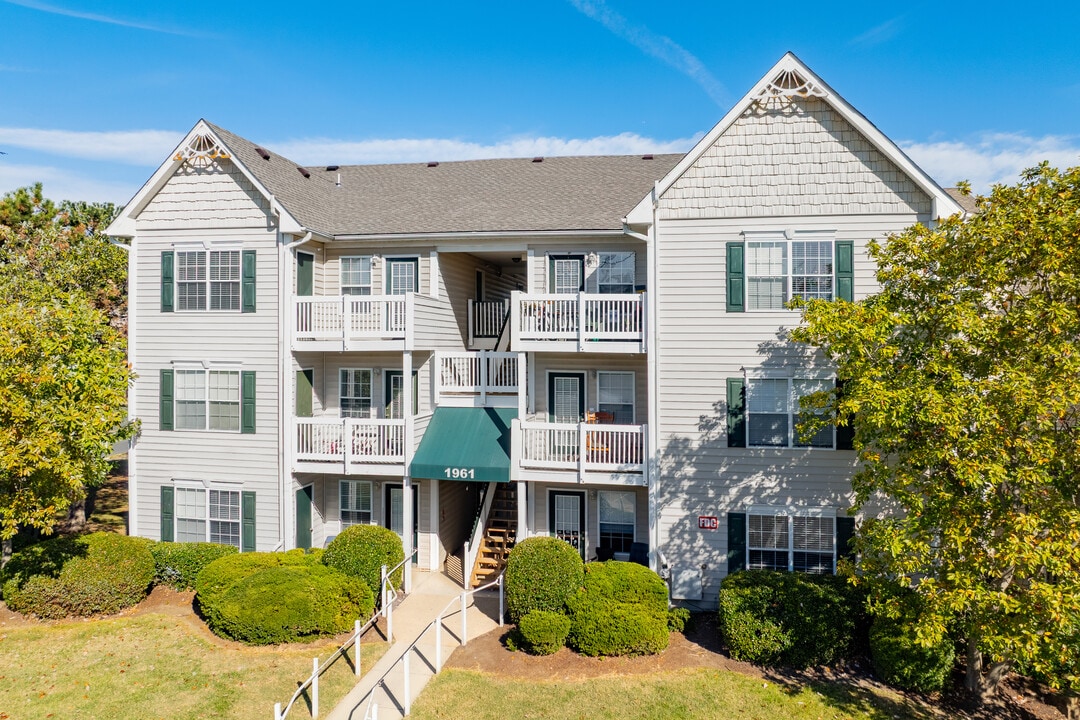 Summerland Heights Apartments in Woodbridge, VA - Foto de edificio