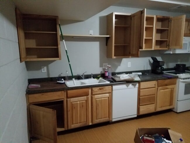 1526 S State St, Unit Apt B 2 Bed up