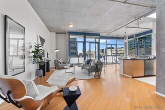 527 Tenth Ave in San Diego, CA - Building Photo - Building Photo
