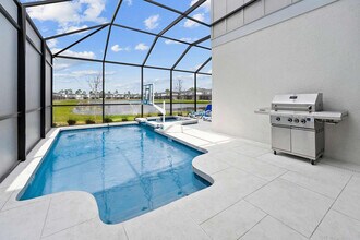 5251 Asterisk Ave in Orlando, FL - Building Photo - Building Photo