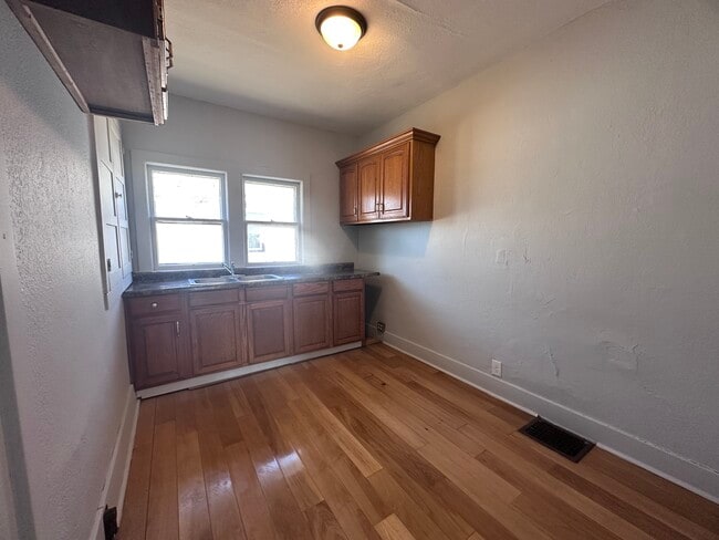 911 E Main St in Hoopeston, IL - Building Photo - Building Photo