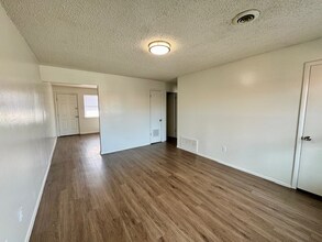 920 N Leverett Ave, Unit 821 in Fayetteville, AR - Foto de edificio - Building Photo