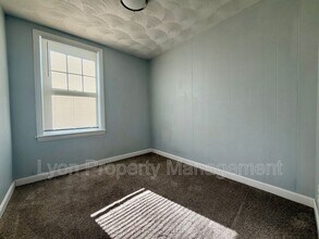 93 W Warwick Ave in West Warwick, RI - Building Photo - Building Photo