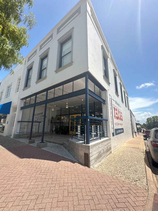 property at 102 E Alamo St