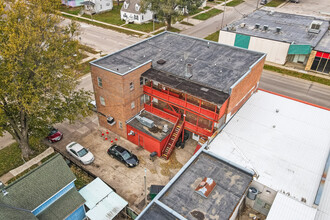 W 5th St Apartments in Waterloo, IA - Building Photo - Building Photo