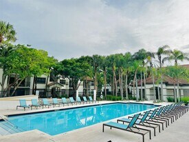 540 S Park Rd, Unit 210-9 in Hollywood, FL - Building Photo